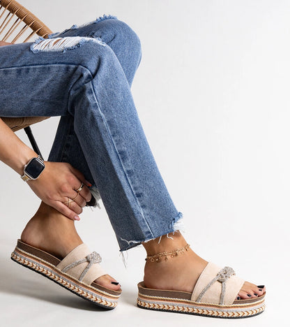 2-Bežové pantofle zdobené křišťály od Kamiliana-2