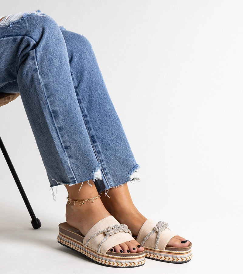 1-Bežové pantofle zdobené křišťály od Kamiliana-1