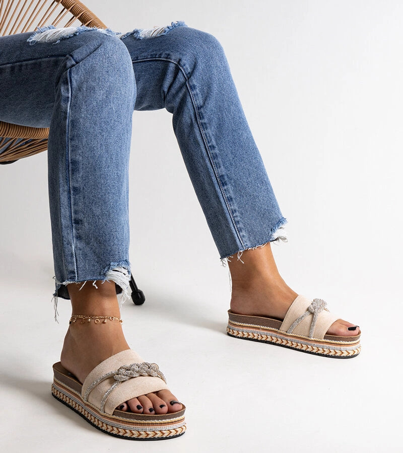 3-Bežové pantofle zdobené křišťály od Kamiliana-3