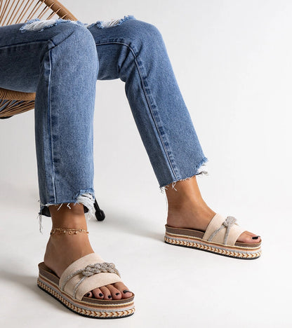 3-Bežové pantofle zdobené křišťály od Kamiliana-3