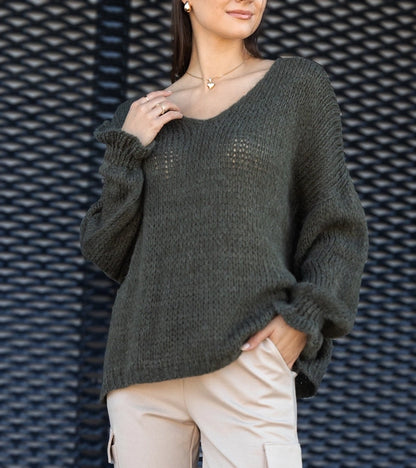 3-Zelený svetr s výstřihem do V Gista.-3