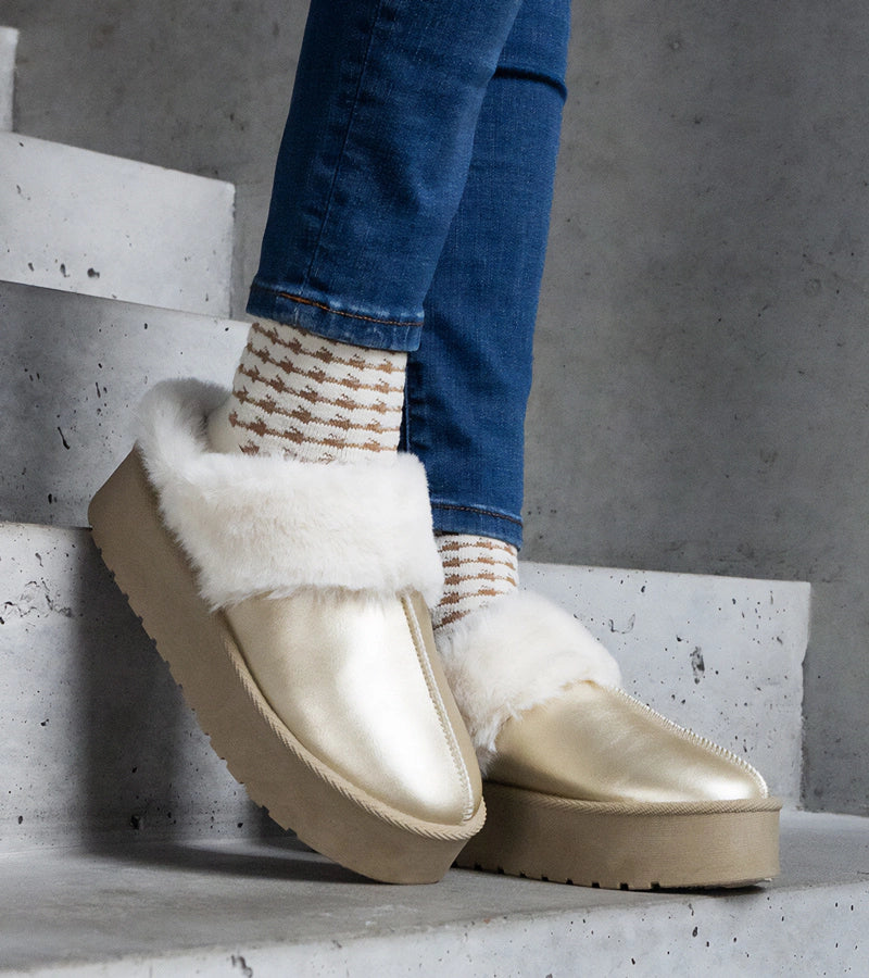 3-Zlaté pantofle na platformě zdobené kožešinou s gumou u paty Asza-3