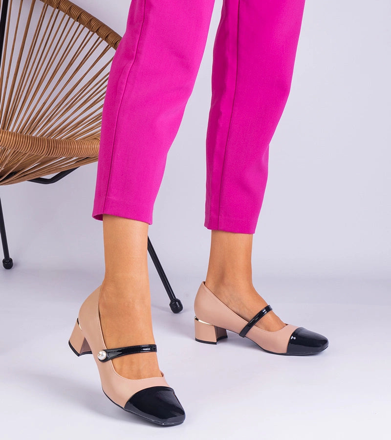 2-Béžové lodičky na podpatku s lakovanou špičkou Ivanita-2