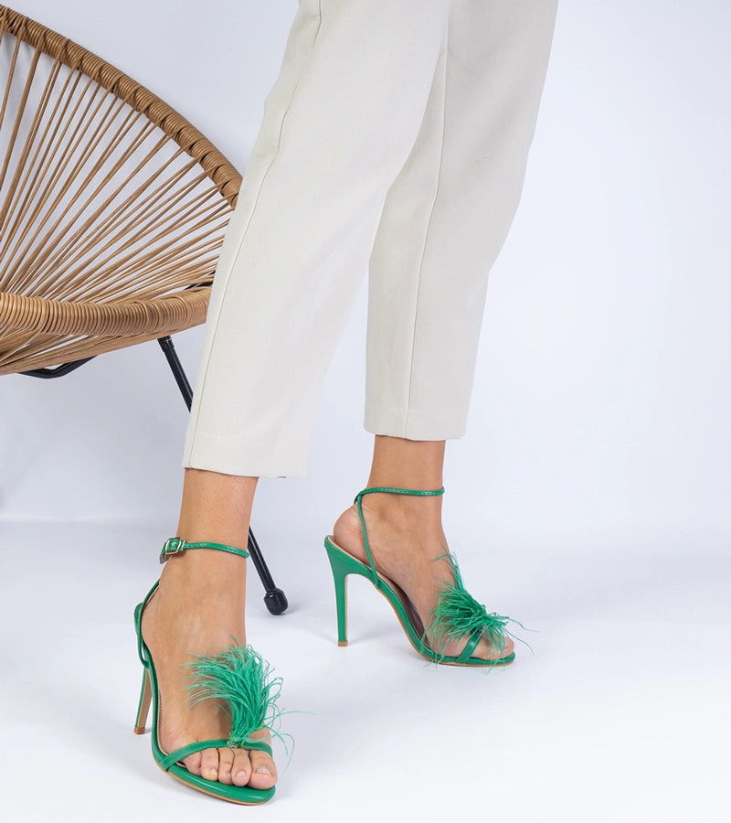 2-Zelené sandálky na podpatku s peříčky Arisat-2