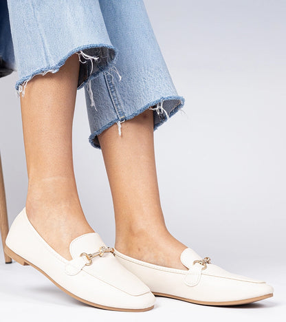 2-Béžové elegantní mokasíny se zlatou ozdobou a kamínky Kalisa-2