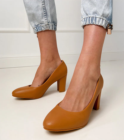 4-Béžové klasické lakované lodičky na jehlovém podpatku Spenny-4