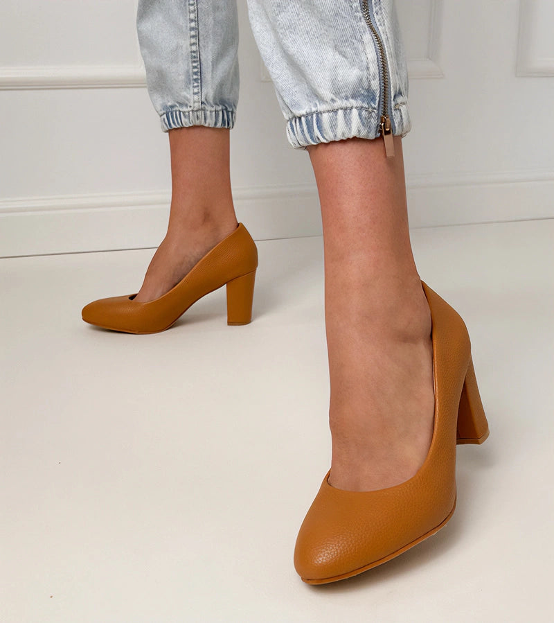 5-Béžové klasické lakované lodičky na jehlovém podpatku Spenny-5