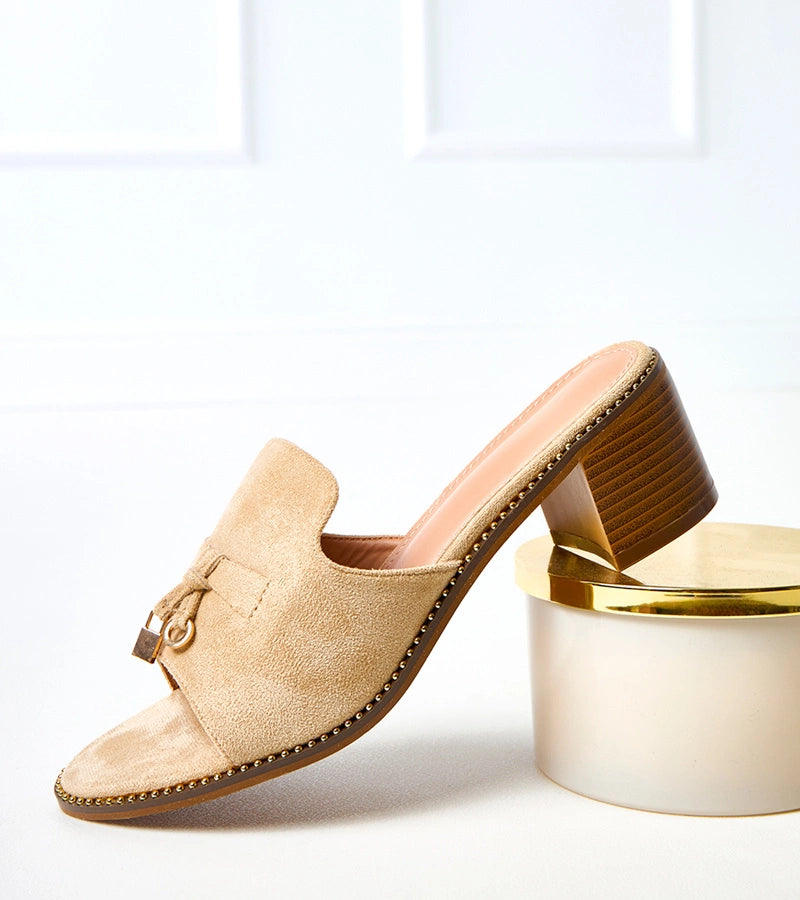 1-Béžové pantofle na podpatku s ozdobou na pásku Gariend-1