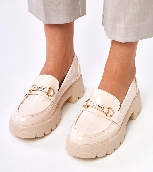 2-Béžové lakované mokasíny s ozdobou Kidane-2