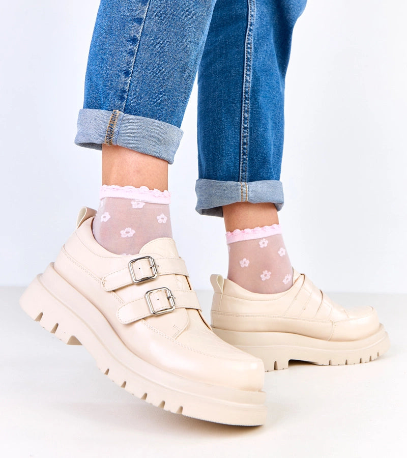 2-Béžové polobotky na masivní podrážce zdobené přezkami Juke-2