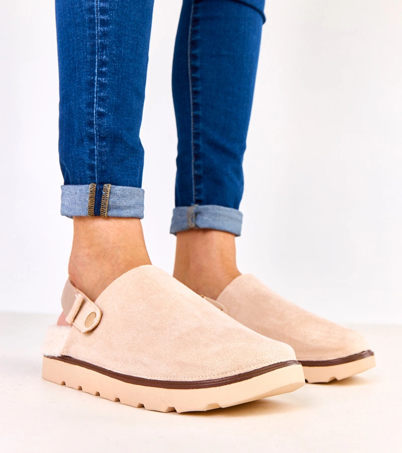 2-Béžové zateplené uzavřené pantofle se zapínáním Unseta-2