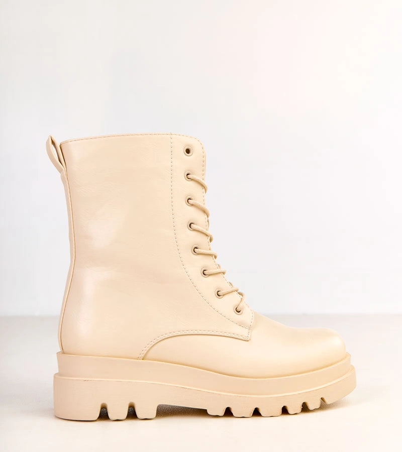 3-Béžové klasické dámské trapery z eko kůže Nargila-3