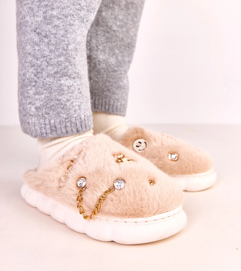 2-Béžové uzavřené bačkory s ozdobami Verdugo-2