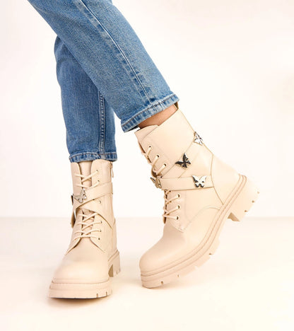 3-Béžové kotníkové boty zdobené motýlky Justia-3