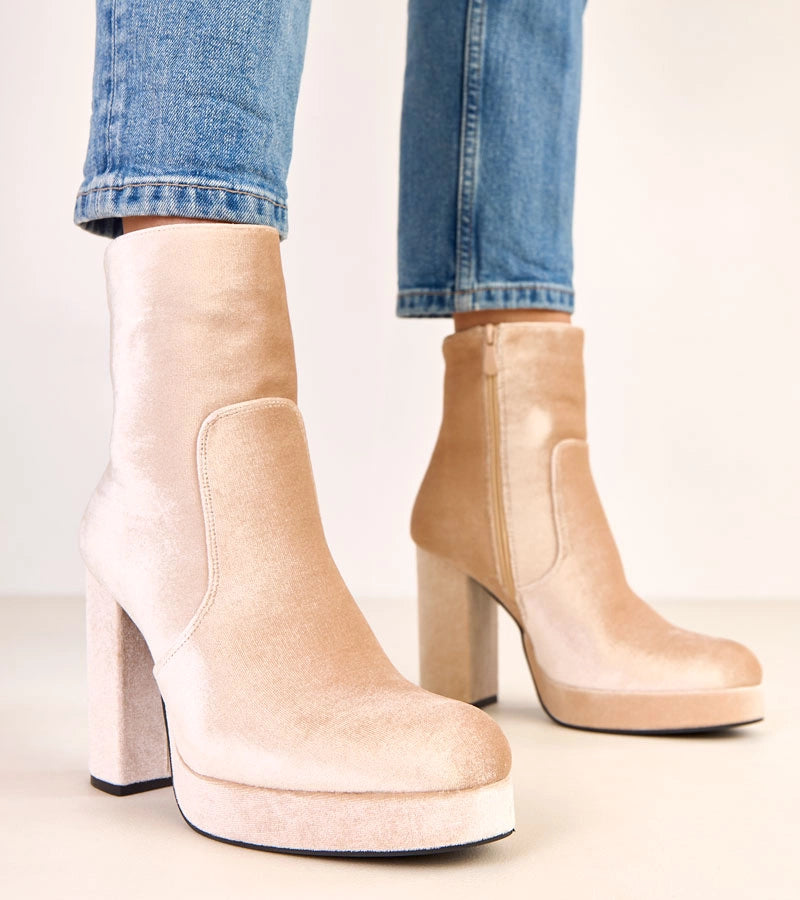 1-Béžové kotníkové boty na podpatku s leskem Asanda-1