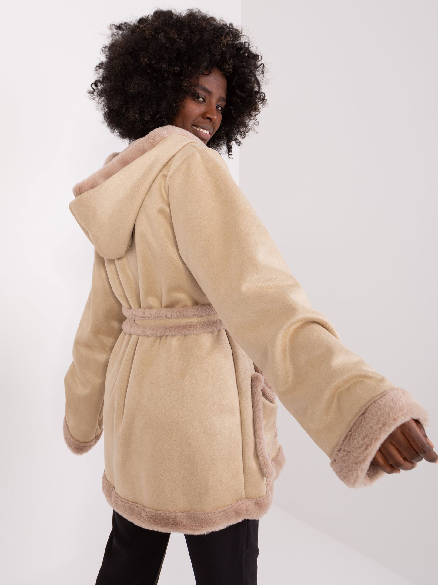 2016103497294-4-LAKERTA-4