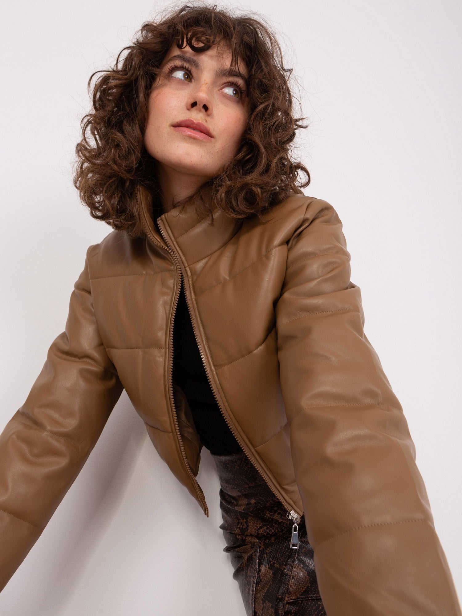 2016103476848-1-Honey Winter-1