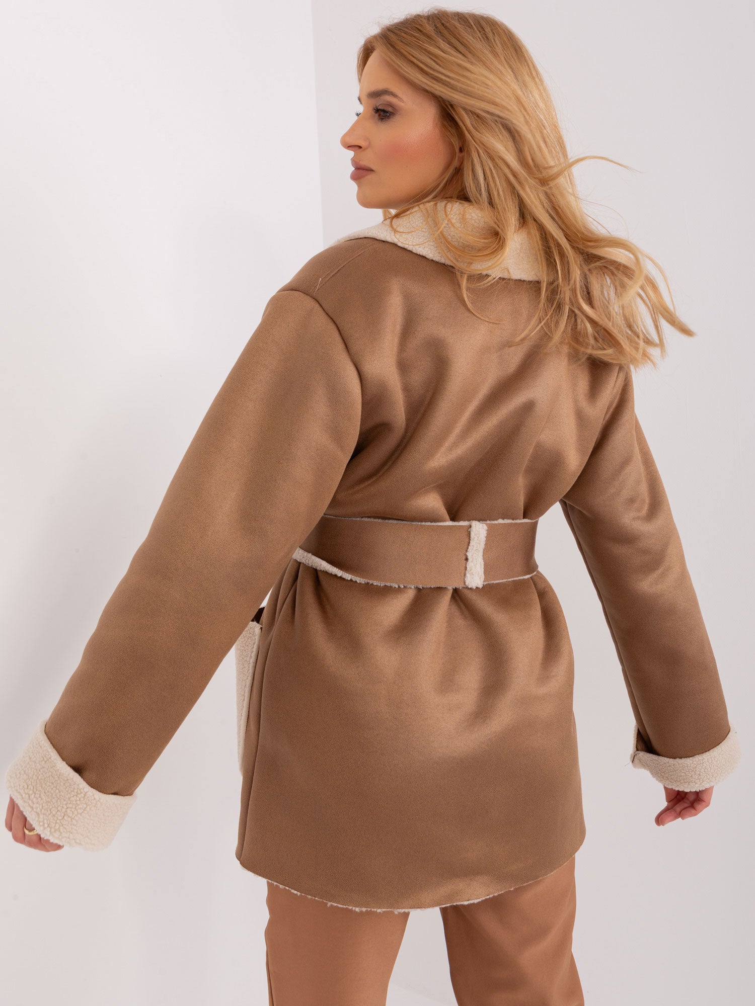 2016103486311-6-LAKERTA-6