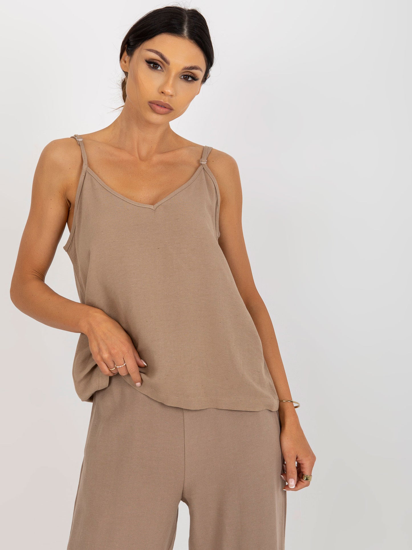 2016103389834-1-Och Bella-1