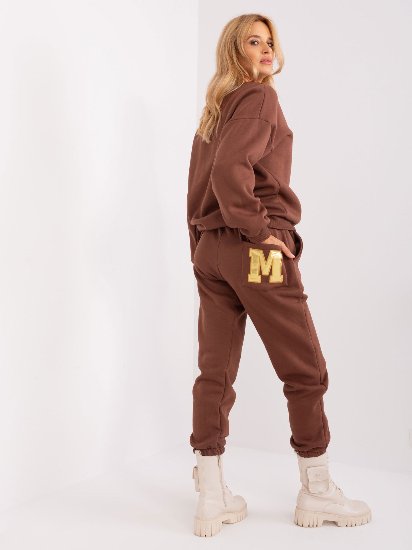 2016103454433-1-Your Red Lips-1