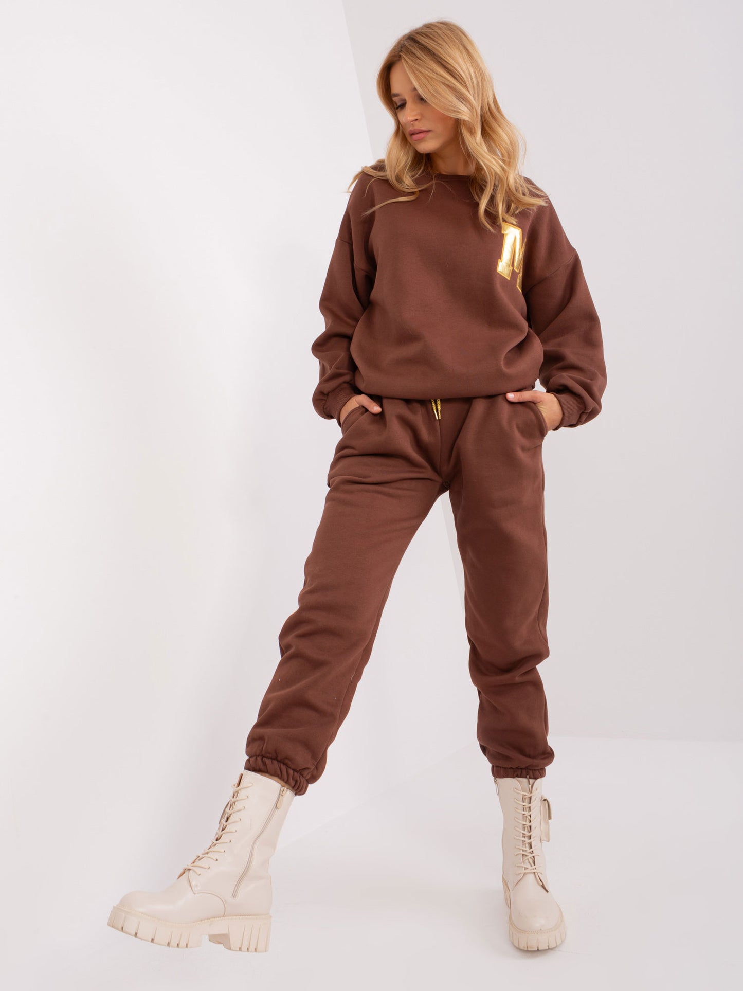 2016103454433-4-Your Red Lips-4