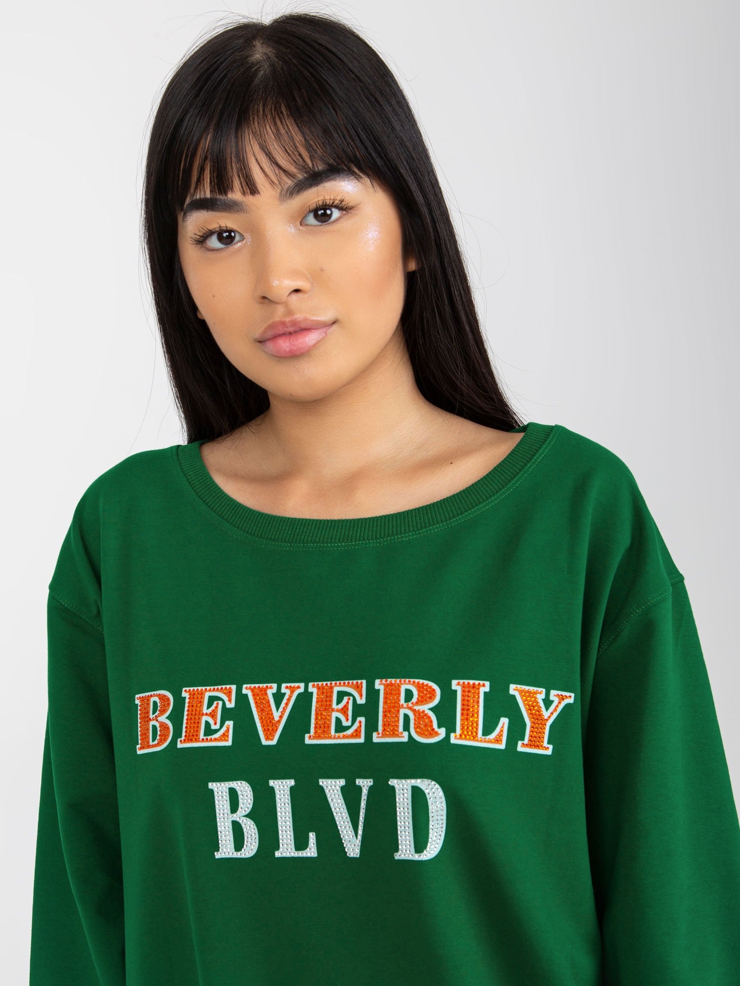 2016103304875-4-Vikki-4