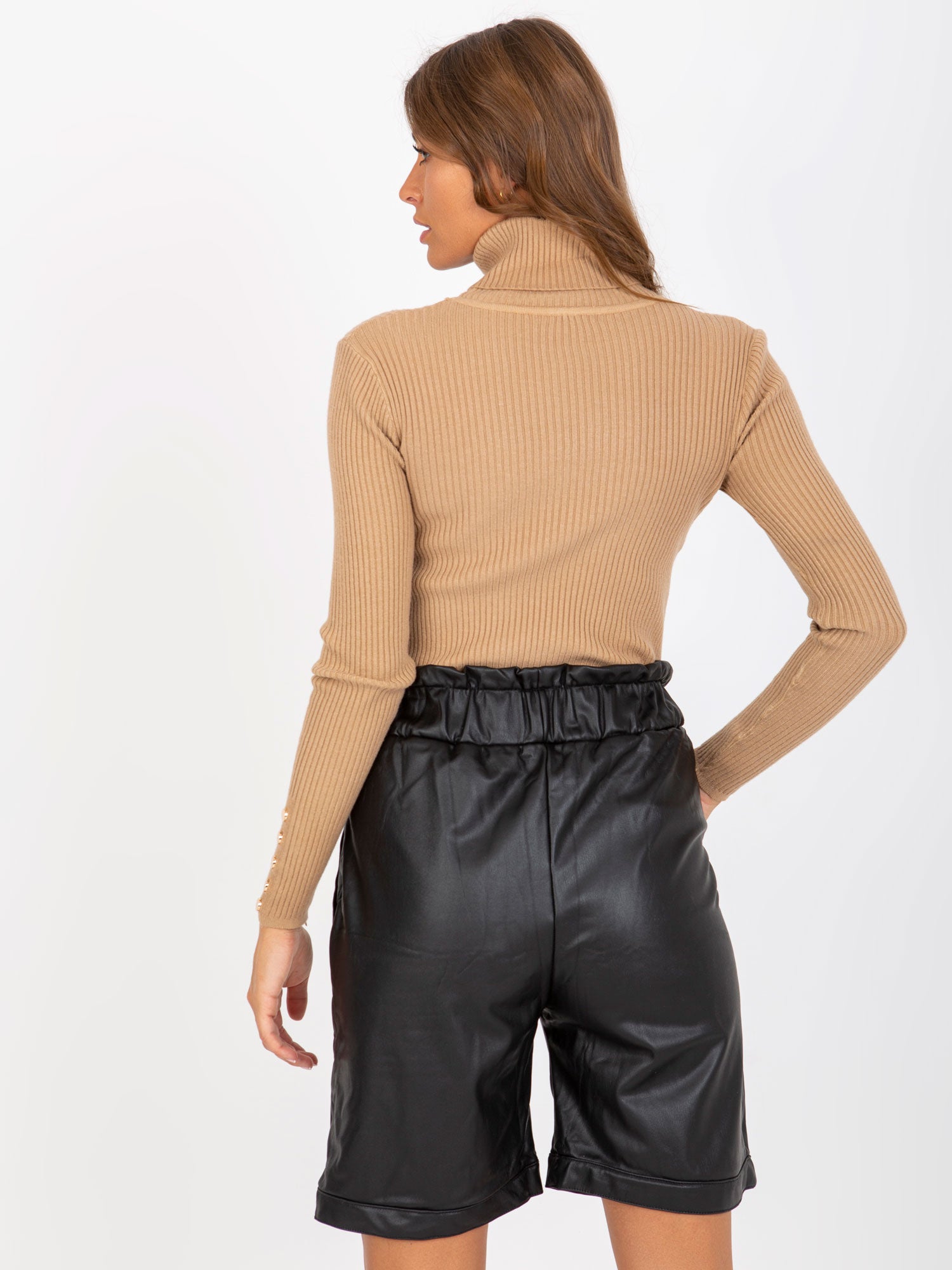 2016103311774-4-Vikki-4