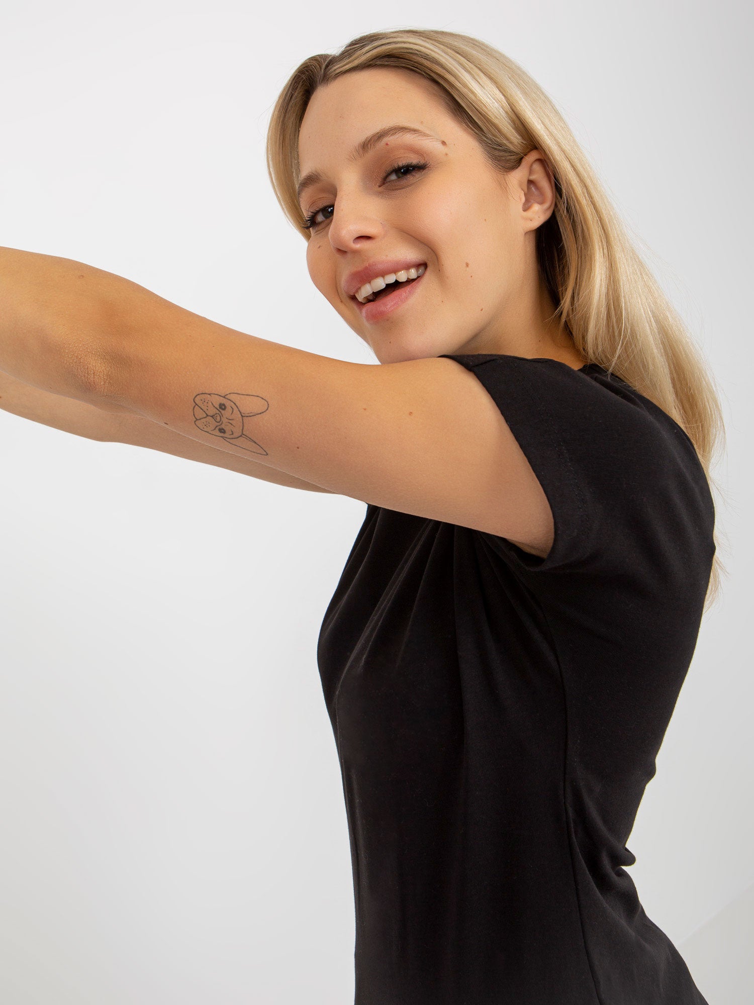 2016103324941-4-Vikki-4