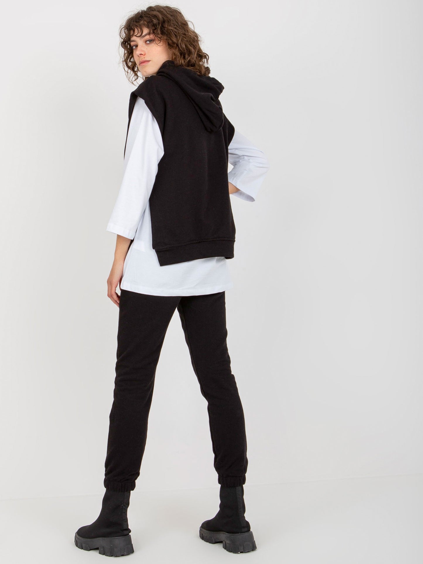 2016103318018-2-ex moda-2