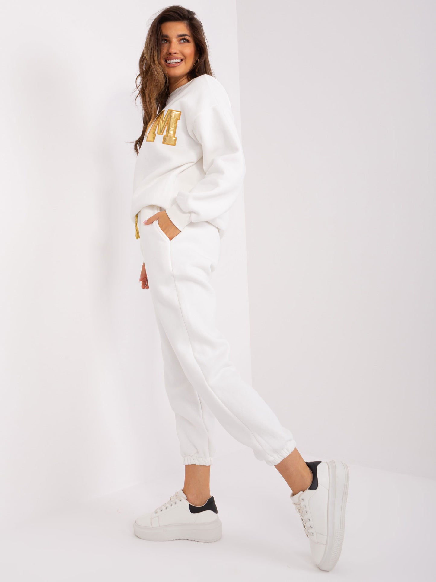 2016103454426-3-Your Red Lips-3