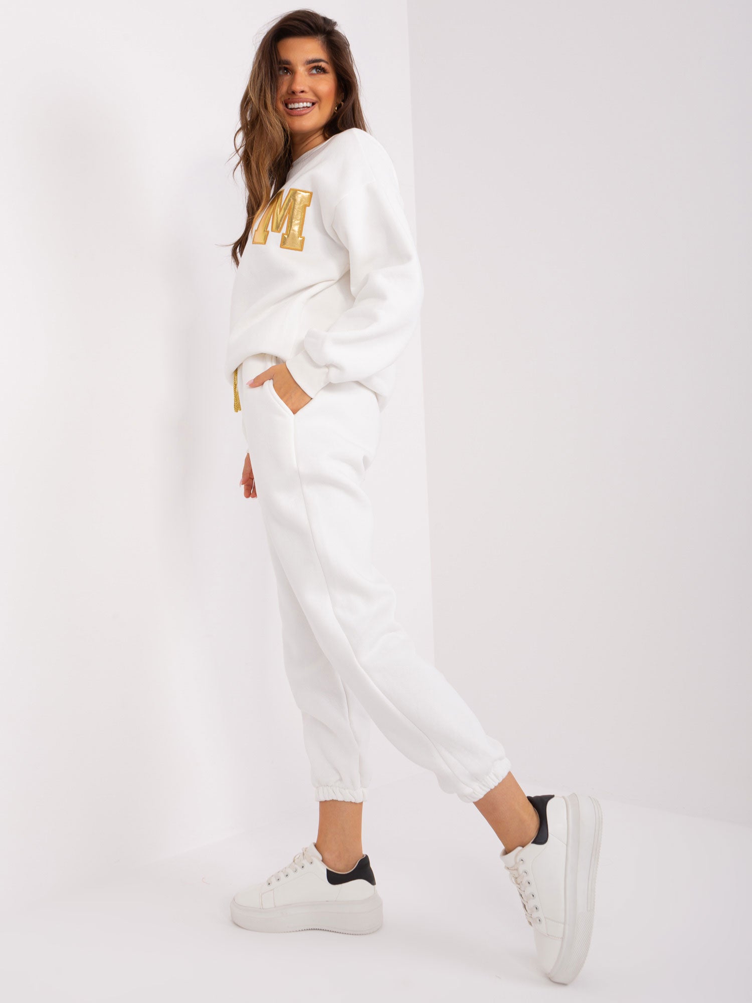 2016103454426-3-Your Red Lips-3