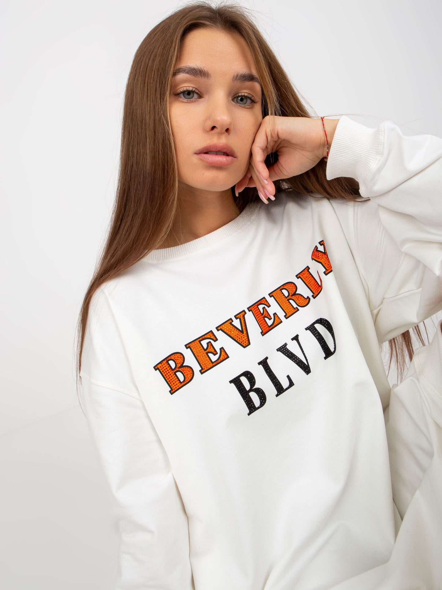 2016103302109-2-Vikki-2