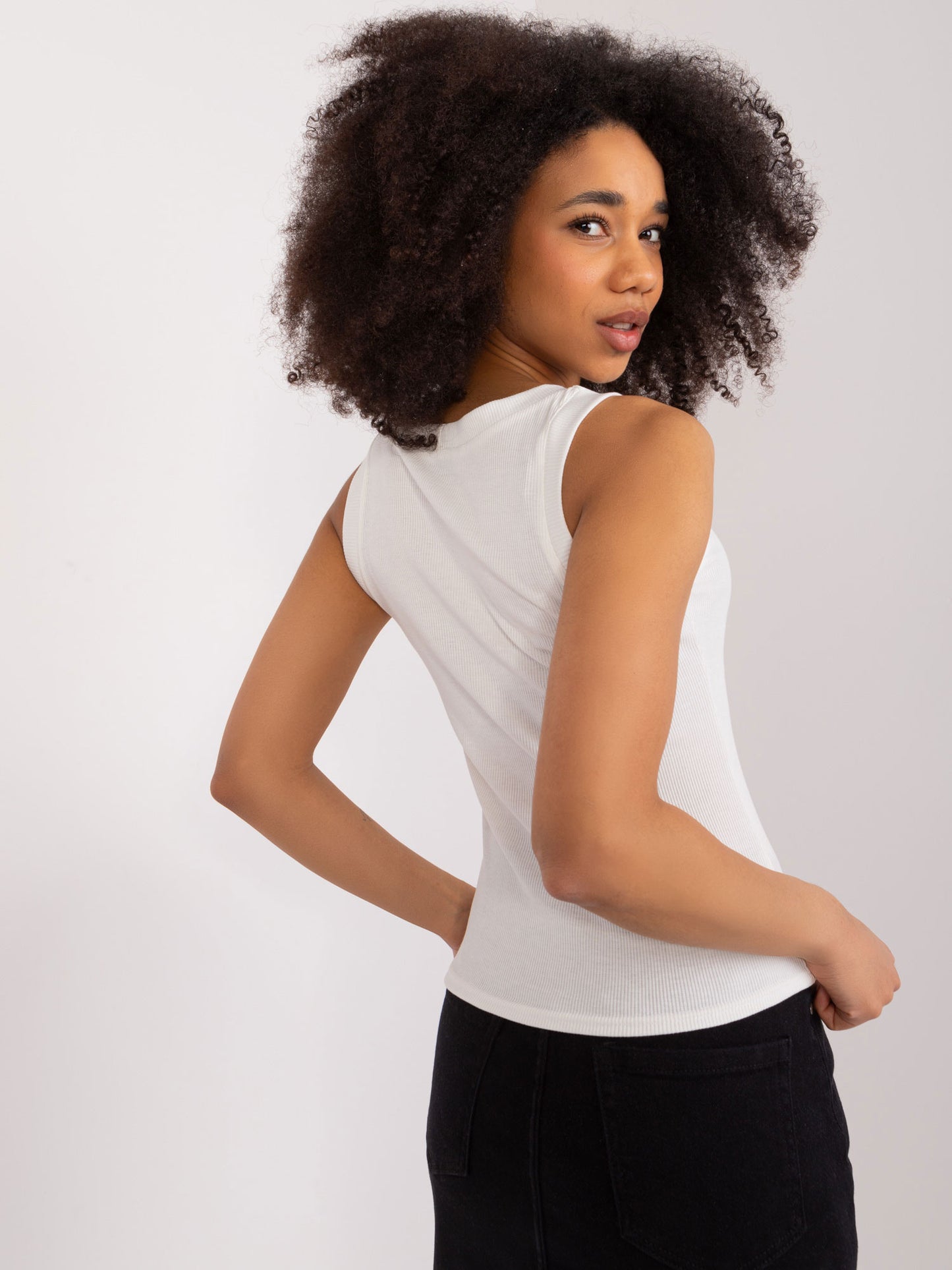 2016103530335-5-LAKERTA-5