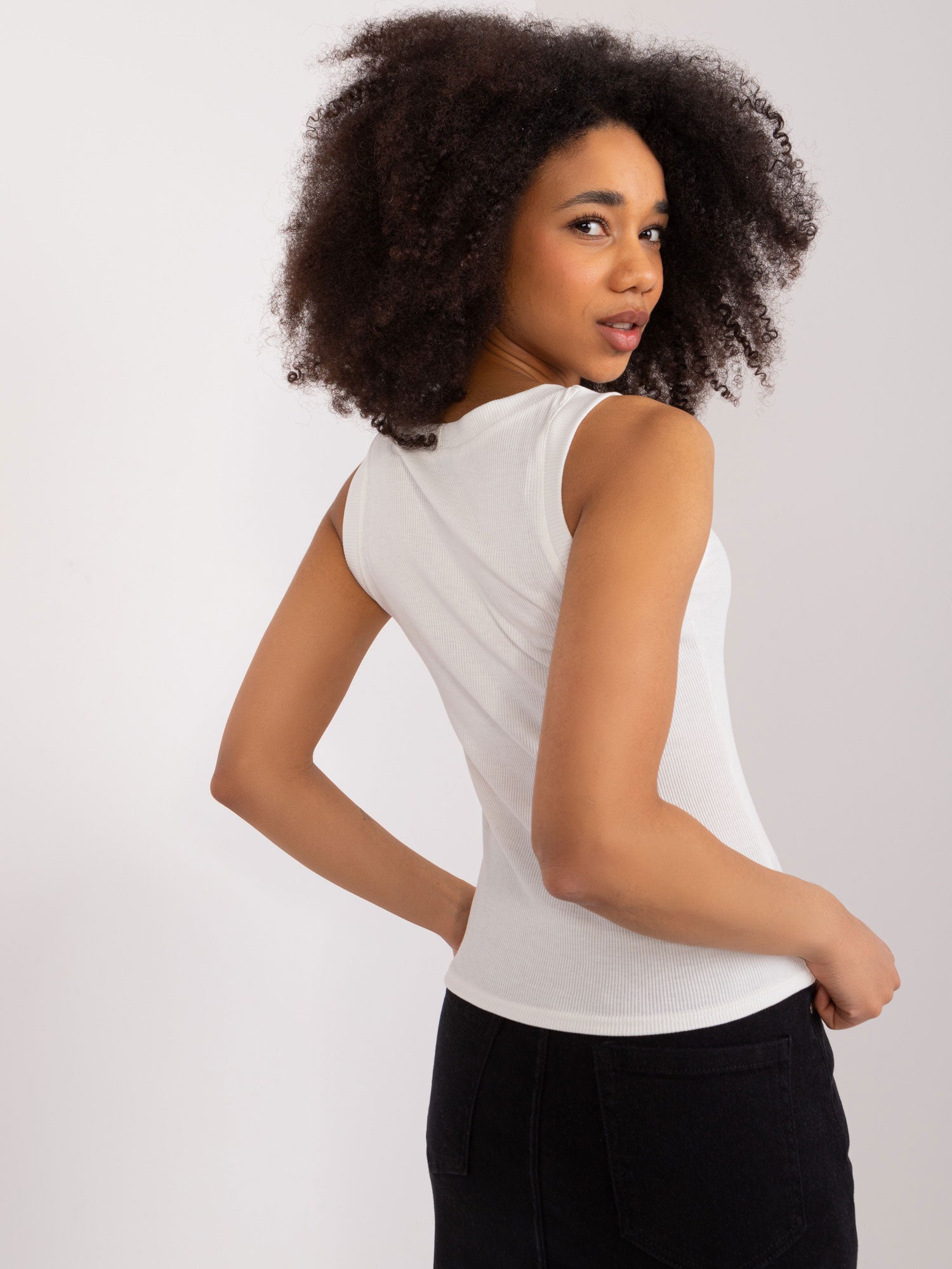 2016103530335-5-LAKERTA-5