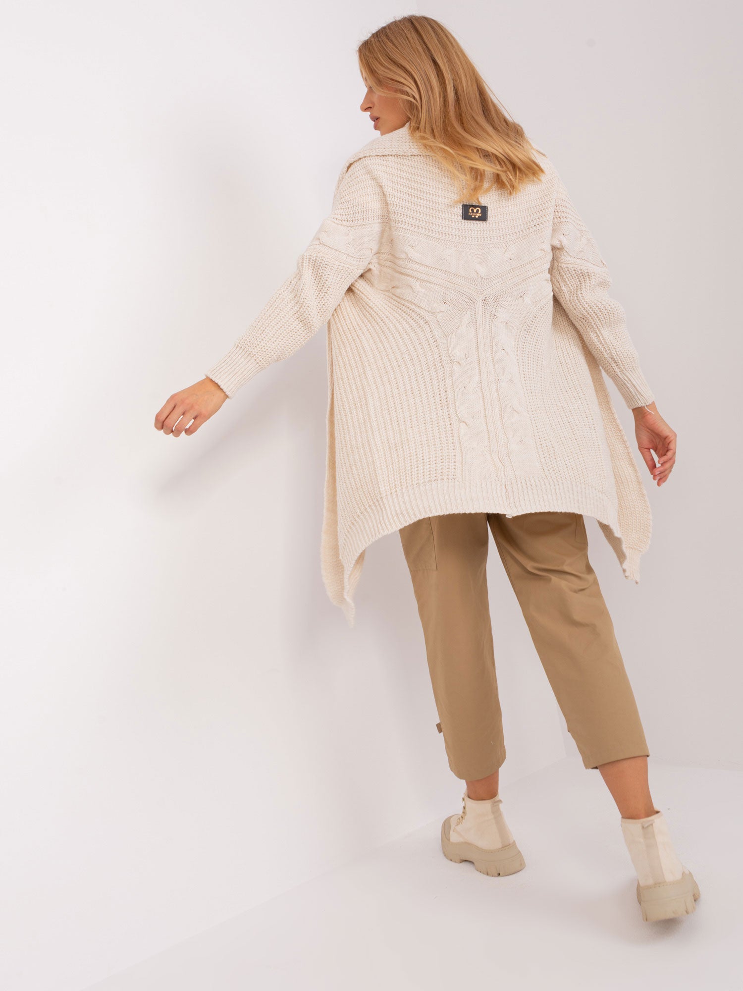 2016103463657-4-Och Bella-4