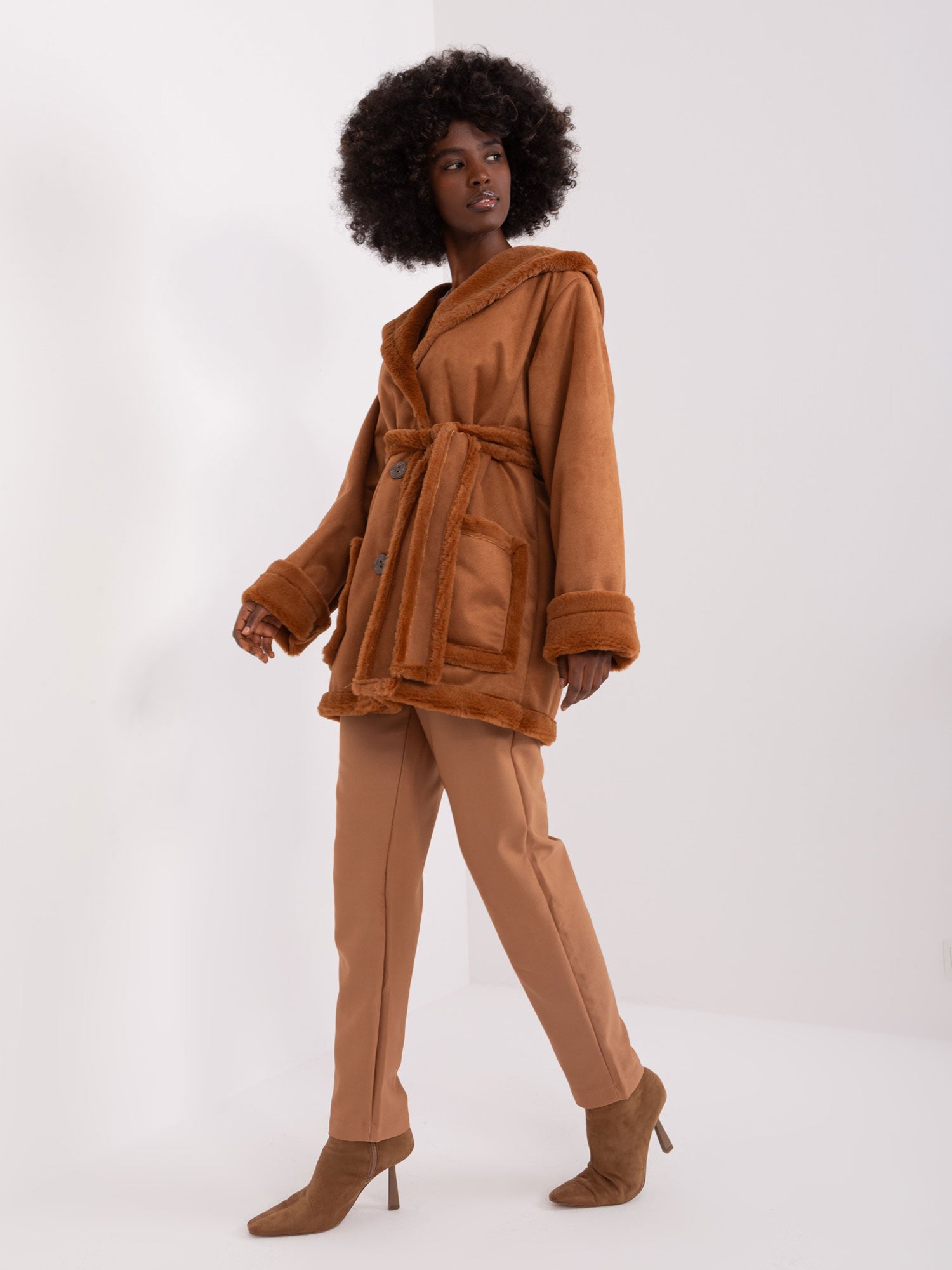 2016103497300-2-LAKERTA-2