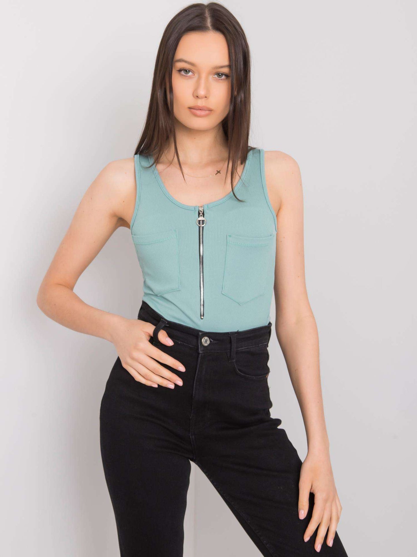 2016102952084-3-ITALY MODA-3