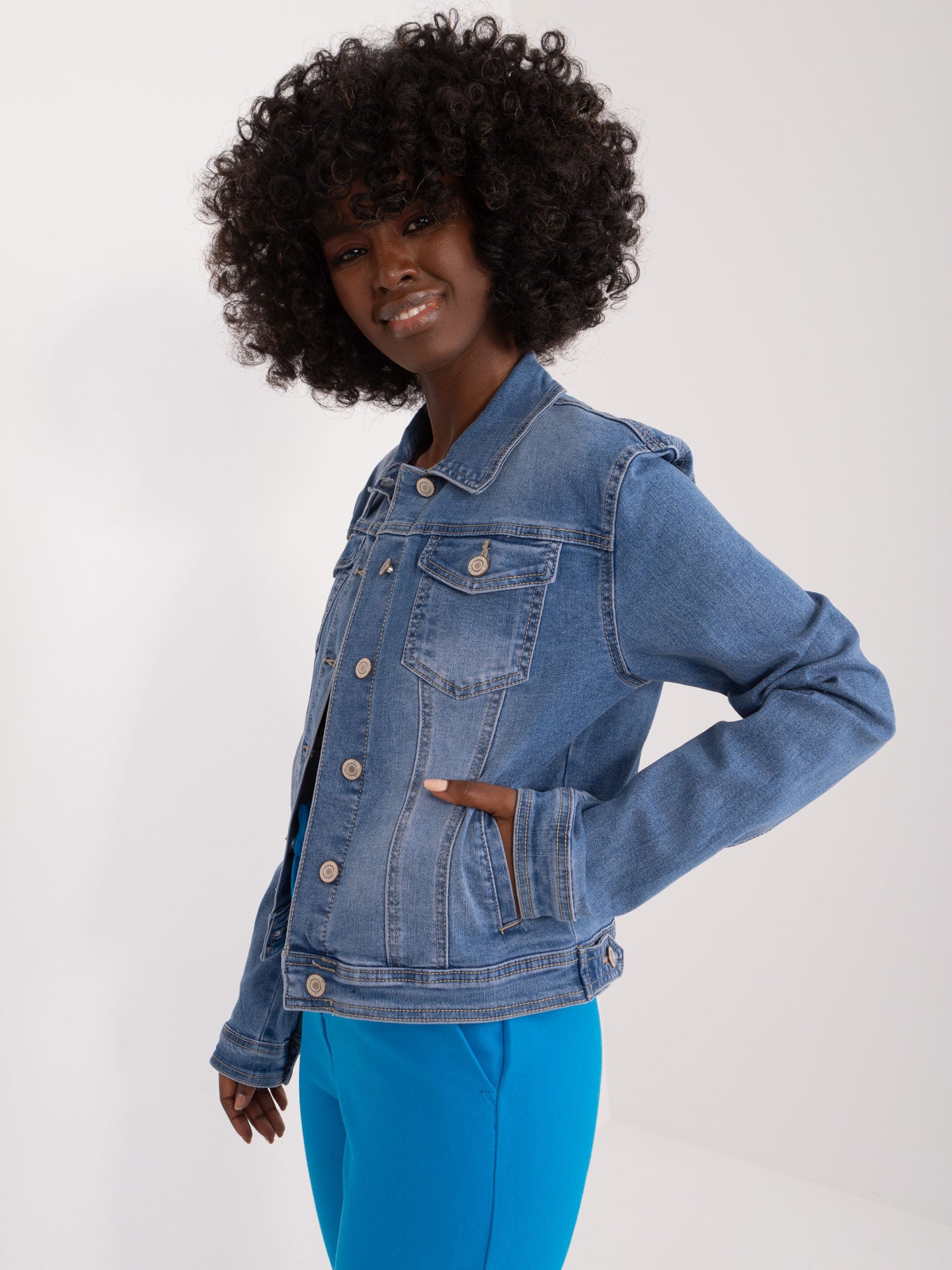 2016103508532-6-Vivid-6