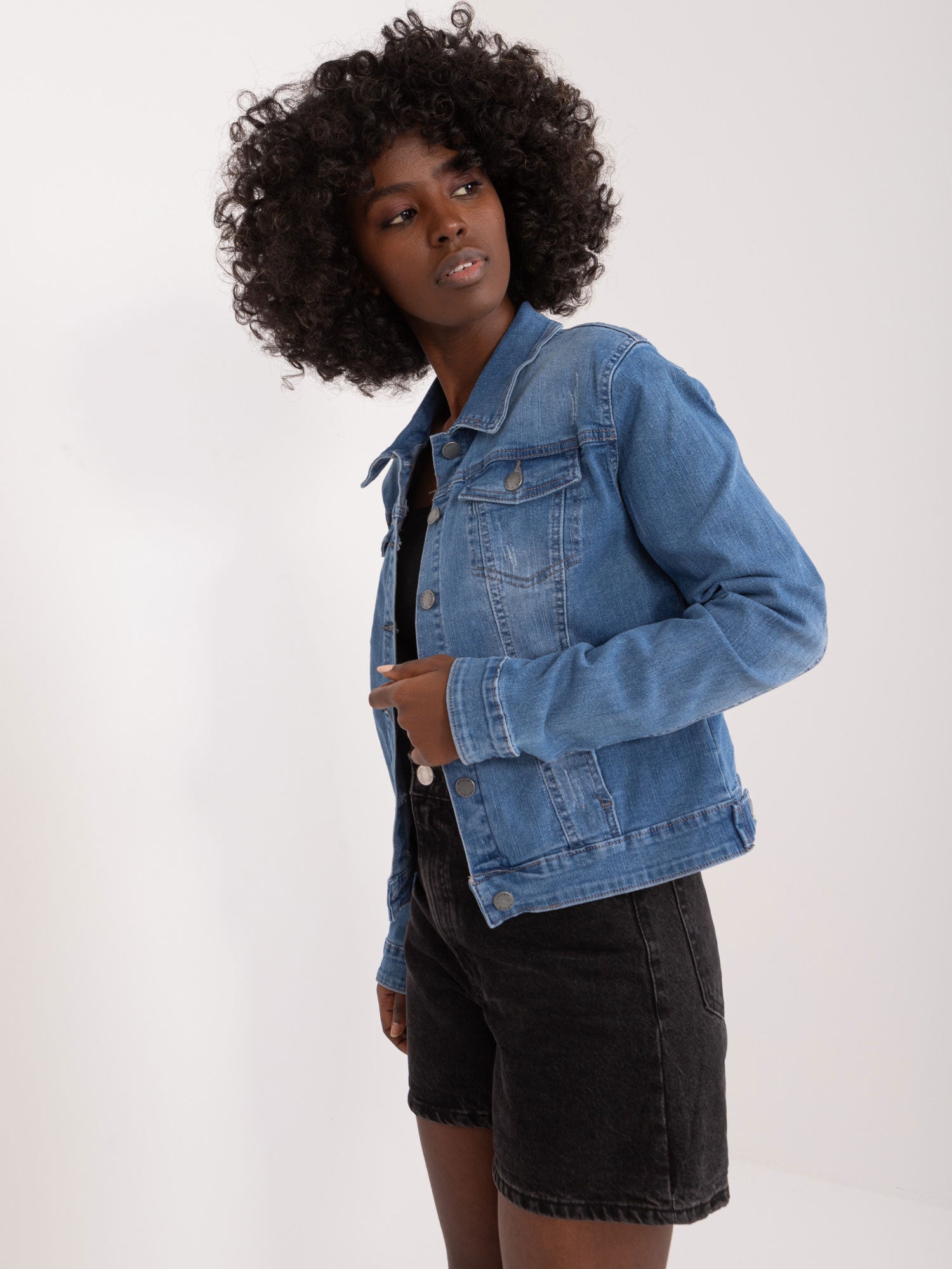 2016103508600-3-Vivid-3