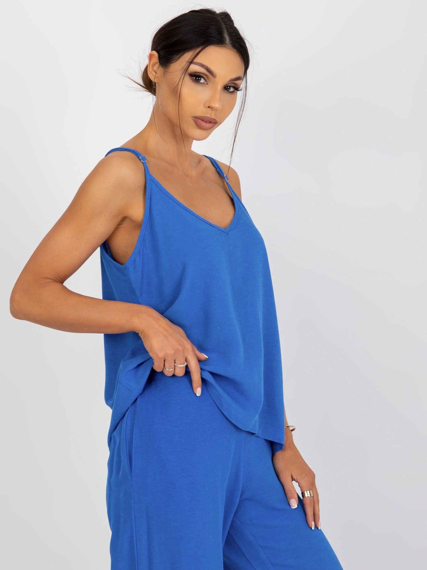 2016103389919-1-Och Bella-1