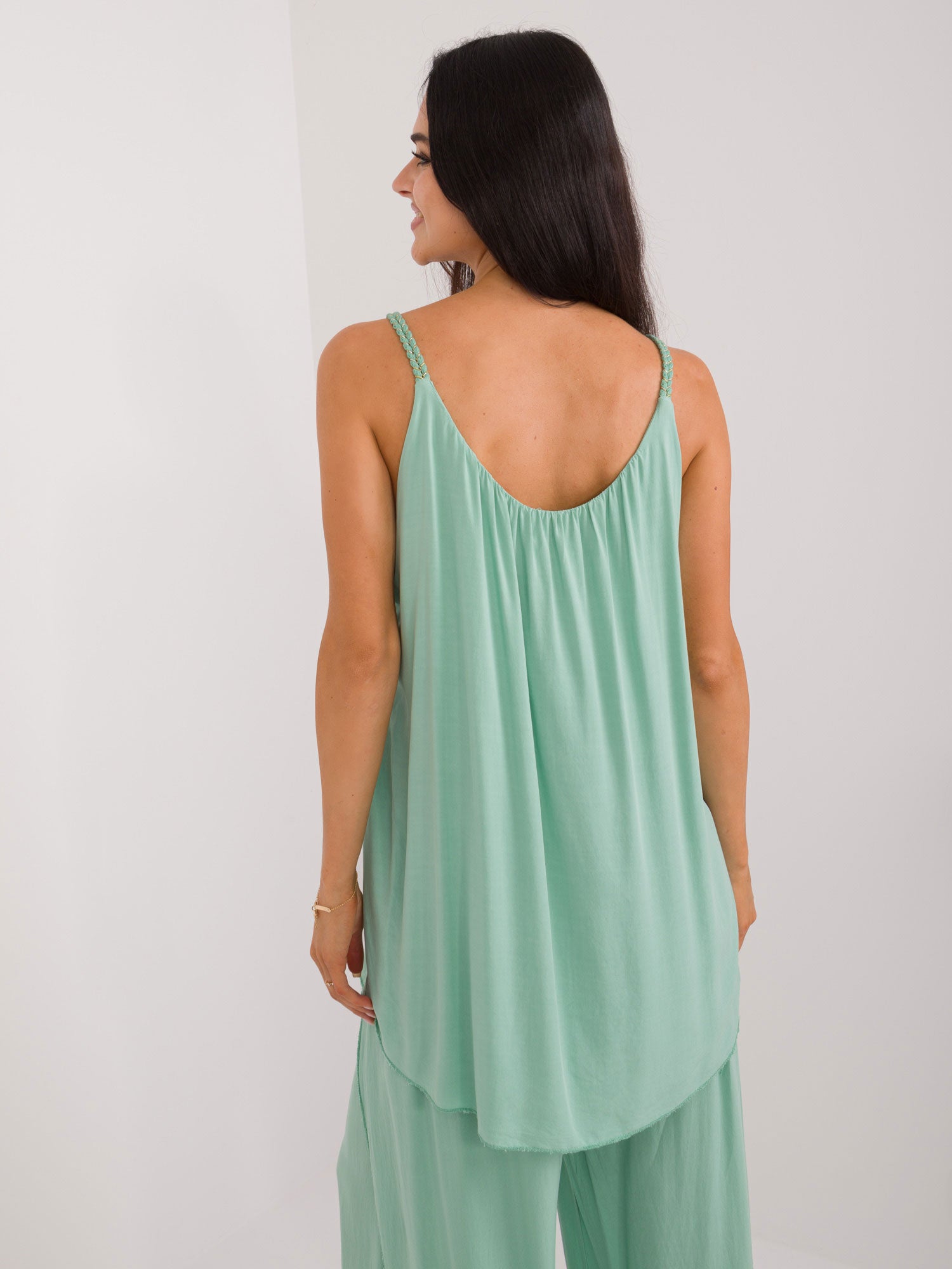 2016103549771-5-Och Bella-5