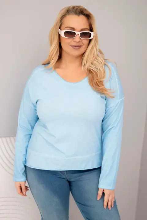 Mikina Plus Size s výstřihem do V a delším zadním dílem Edit – Modrý