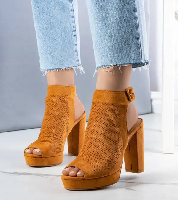 Sandály na jehlovém podpatku Camel Calum