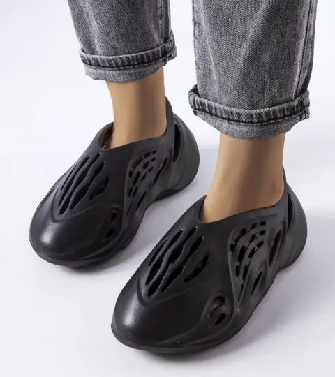 Dámské černé žabky crocs Karolinos