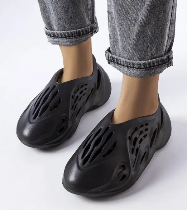 Dámské černé žabky crocs Karolinos