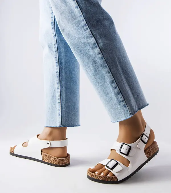 Bílé sandály Lee Cooper LCW-22-35-1160L