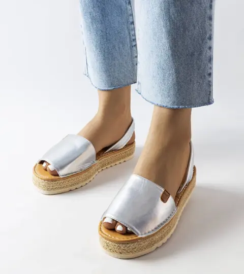 Stříbrné espadrilky na platformě Sadbera
