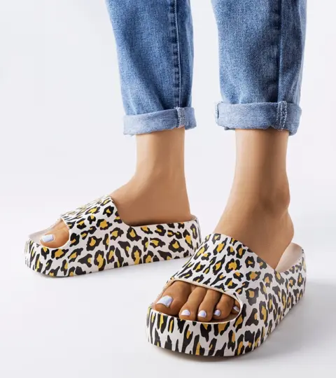 Galena bílé leopardí žabky na platformě SD8292-1 WHITE/YELLOW