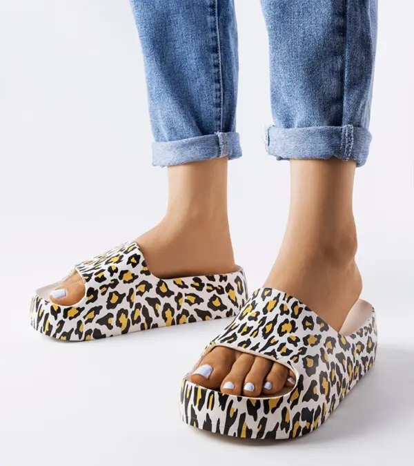Galena bílé leopardí žabky na platformě SD8292-1 WHITE/YELLOW