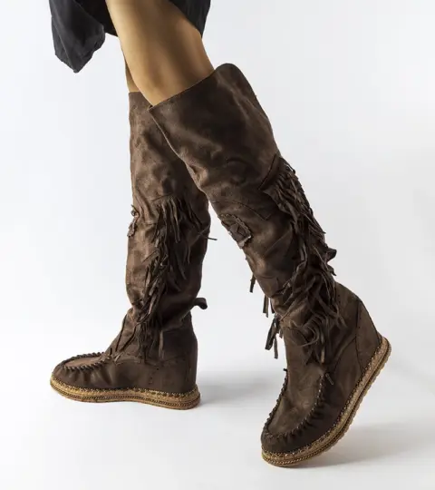 Tmavě hnědé boty Cascia na podpatku